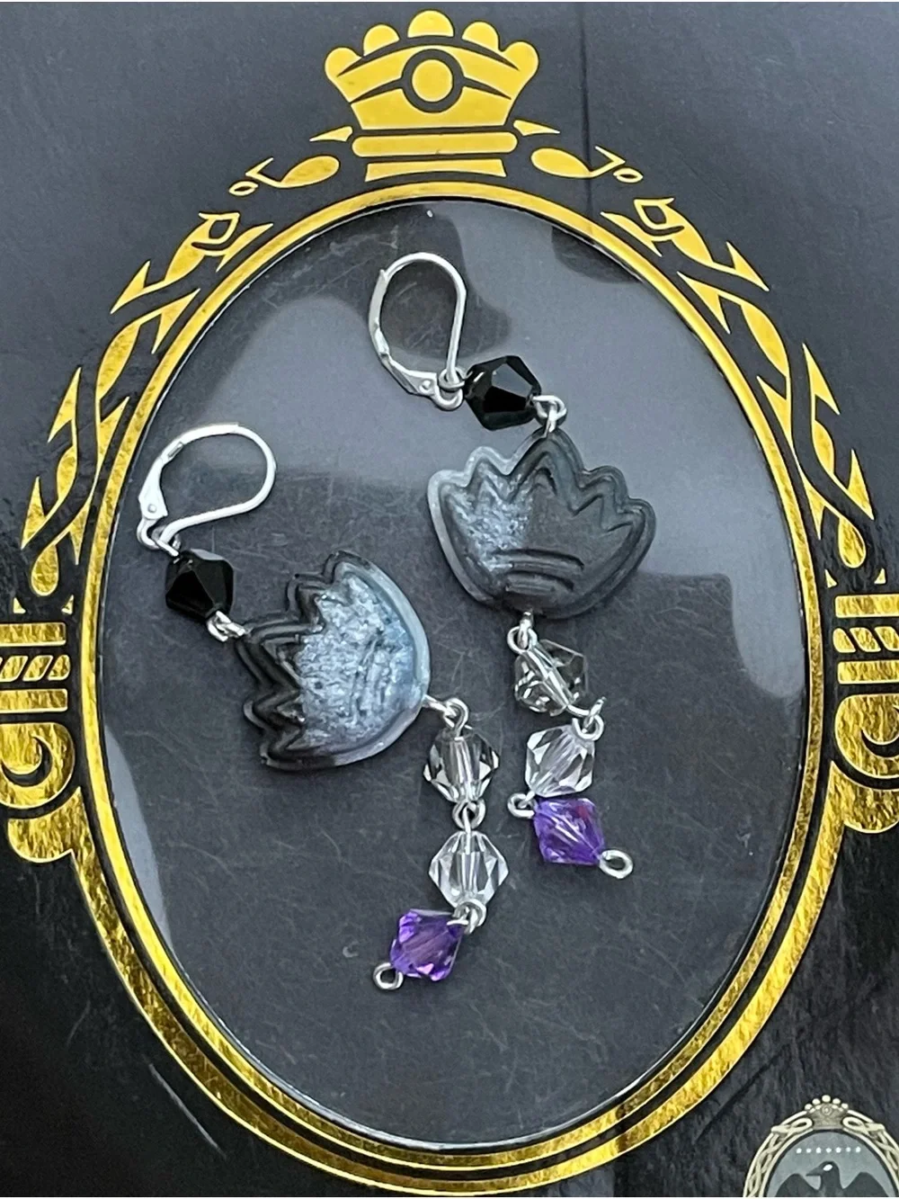 Twisted Wonderland Inspired Groovy Candy Earrings Vil Schoenheit Nightmare Suit